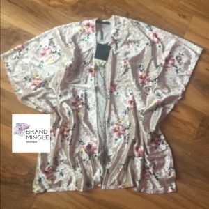 Velvet Kimono in ivory and floral pattern